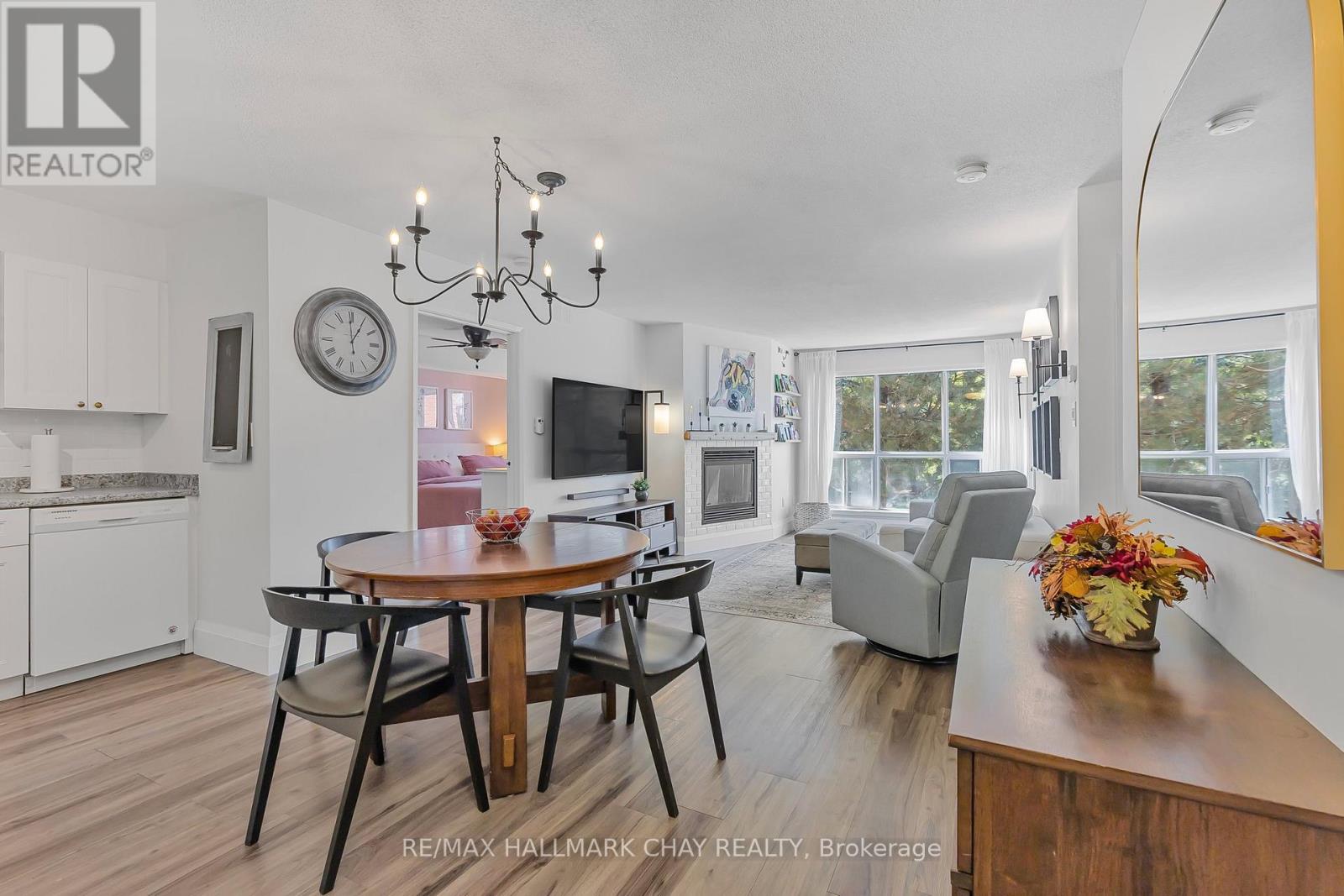 209 - 126 Bell Farm Road, Barrie, Ontario  L4M 6J3 - Photo 4 - S12149103
