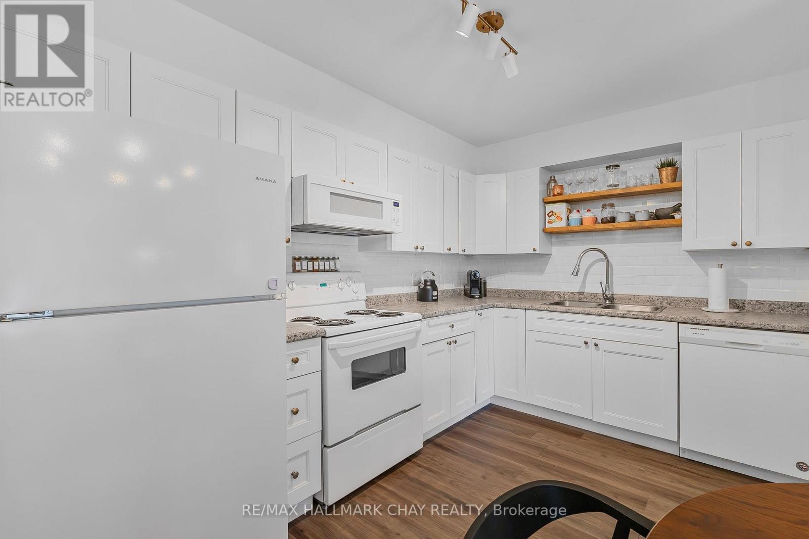 209 - 126 Bell Farm Road, Barrie, Ontario  L4M 6J3 - Photo 7 - S12149103