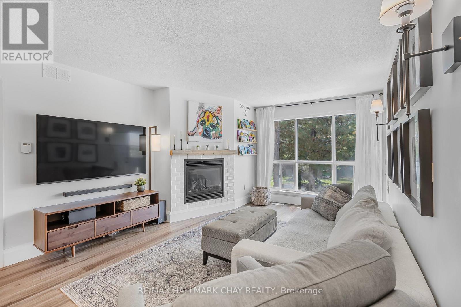 209 - 126 Bell Farm Road, Barrie, Ontario  L4M 6J3 - Photo 9 - S12149103