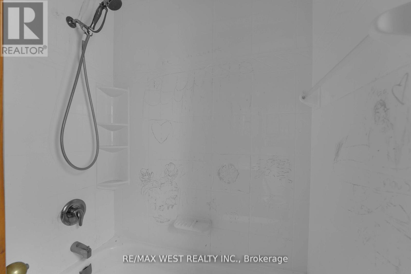 661 Beresford Avenue, Toronto (Runnymede-Bloor West Village), Ontario  M6S 3C4 - Photo 10 - W12149118