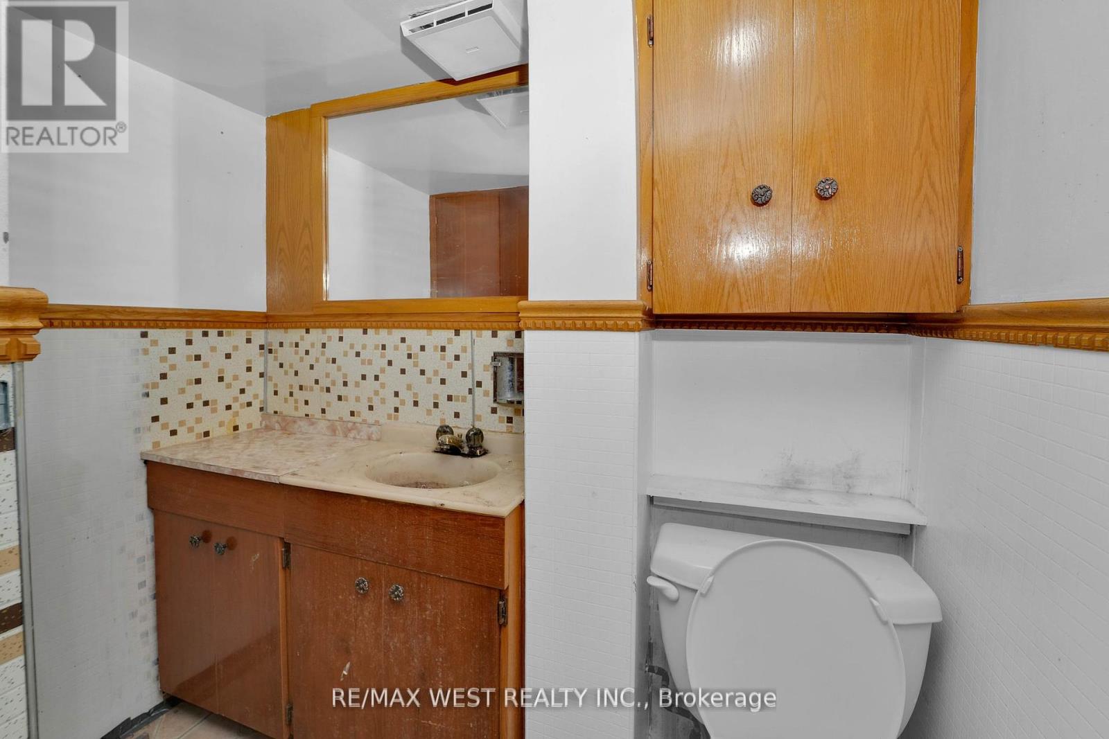 661 Beresford Avenue, Toronto (Runnymede-Bloor West Village), Ontario  M6S 3C4 - Photo 14 - W12149118