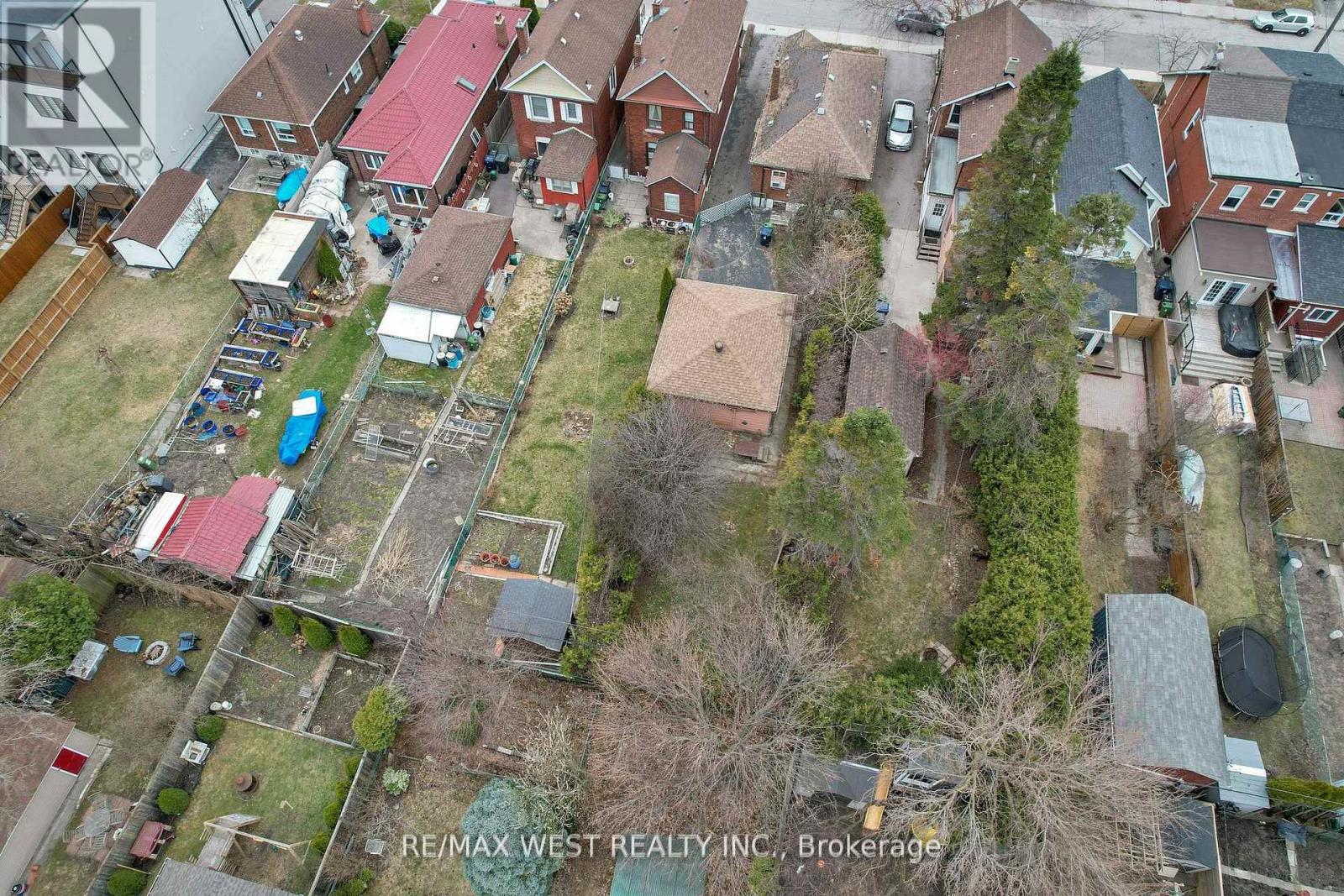 661 Beresford Avenue, Toronto (Runnymede-Bloor West Village), Ontario  M6S 3C4 - Photo 25 - W12149118