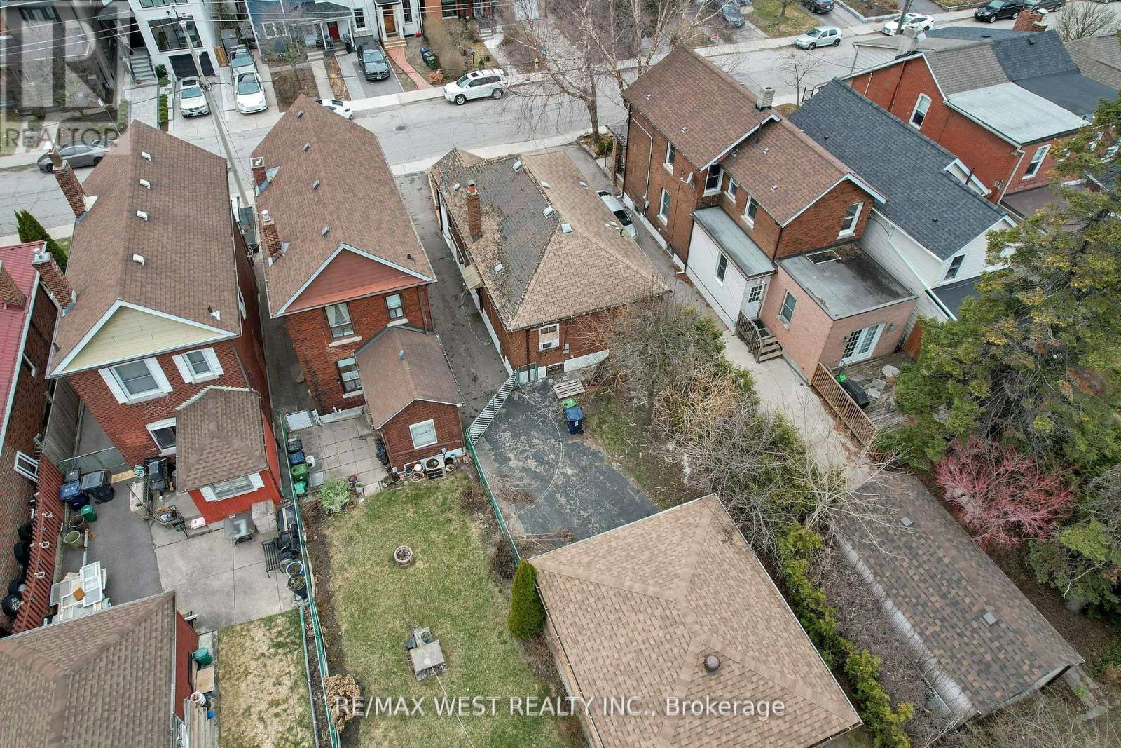 661 Beresford Avenue, Toronto (Runnymede-Bloor West Village), Ontario  M6S 3C4 - Photo 27 - W12149118