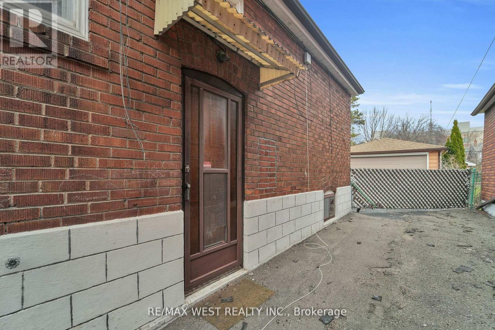 661 Beresford Avenue, Toronto (Runnymede-Bloor West Village), Ontario  M6S 3C4 - Photo 29 - W12149118