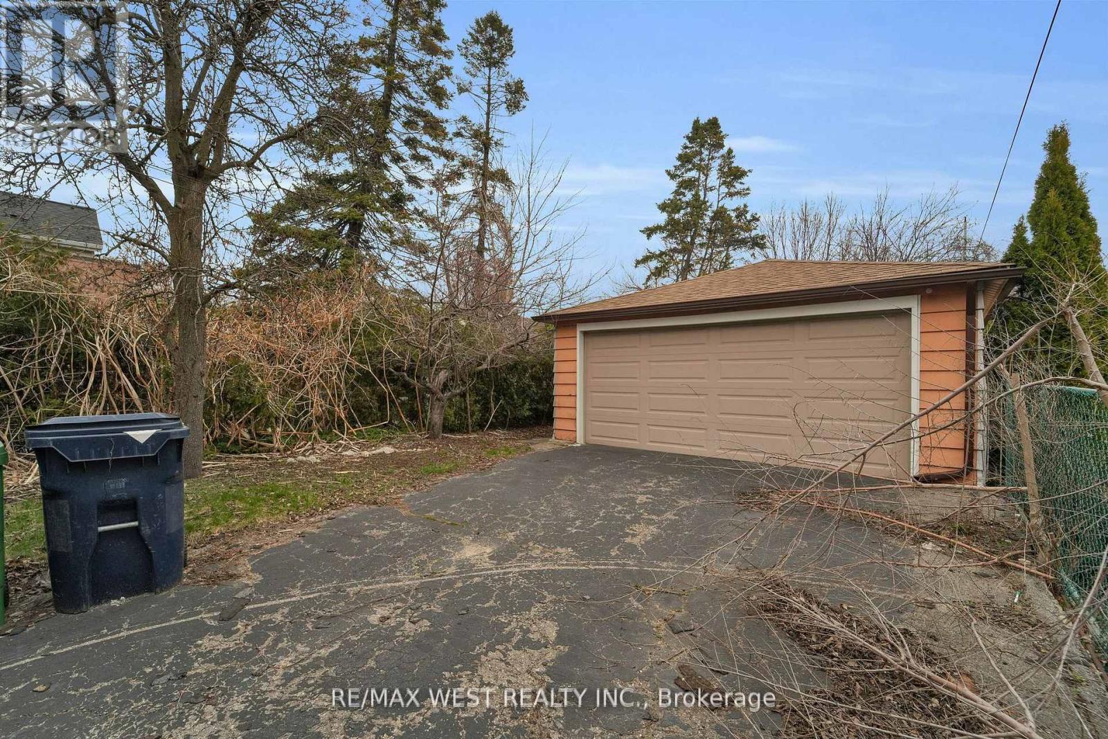 661 Beresford Avenue, Toronto (Runnymede-Bloor West Village), Ontario  M6S 3C4 - Photo 30 - W12149118