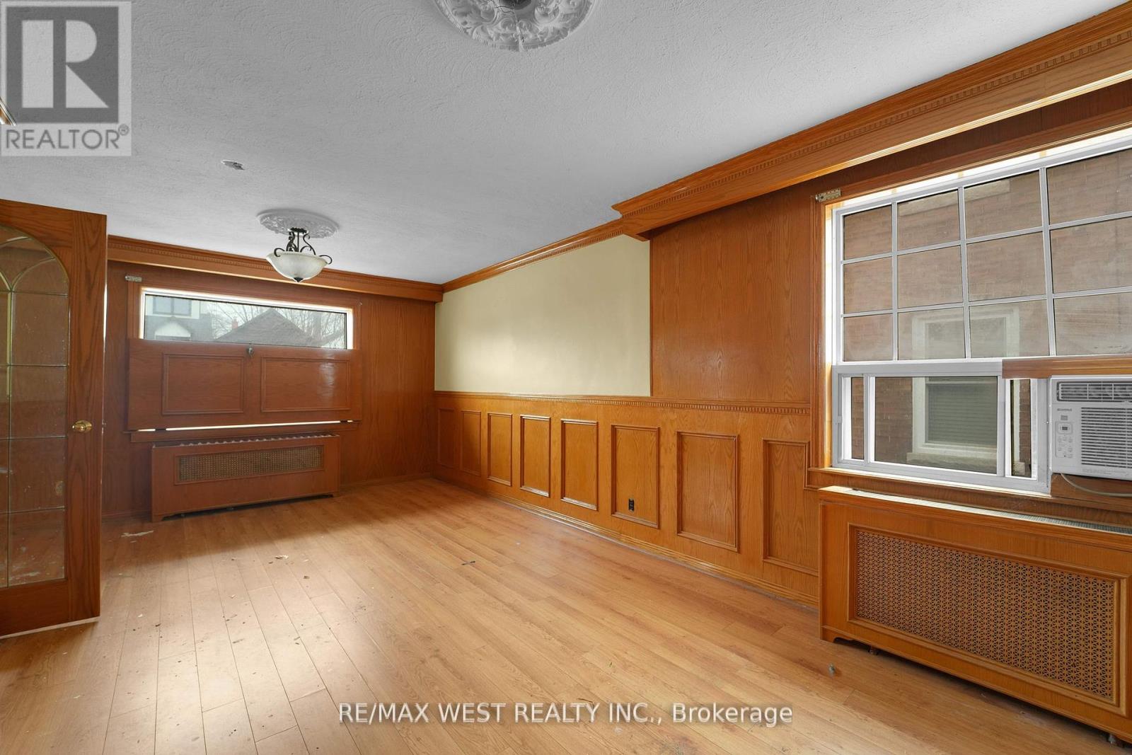 661 Beresford Avenue, Toronto (Runnymede-Bloor West Village), Ontario  M6S 3C4 - Photo 8 - W12149118