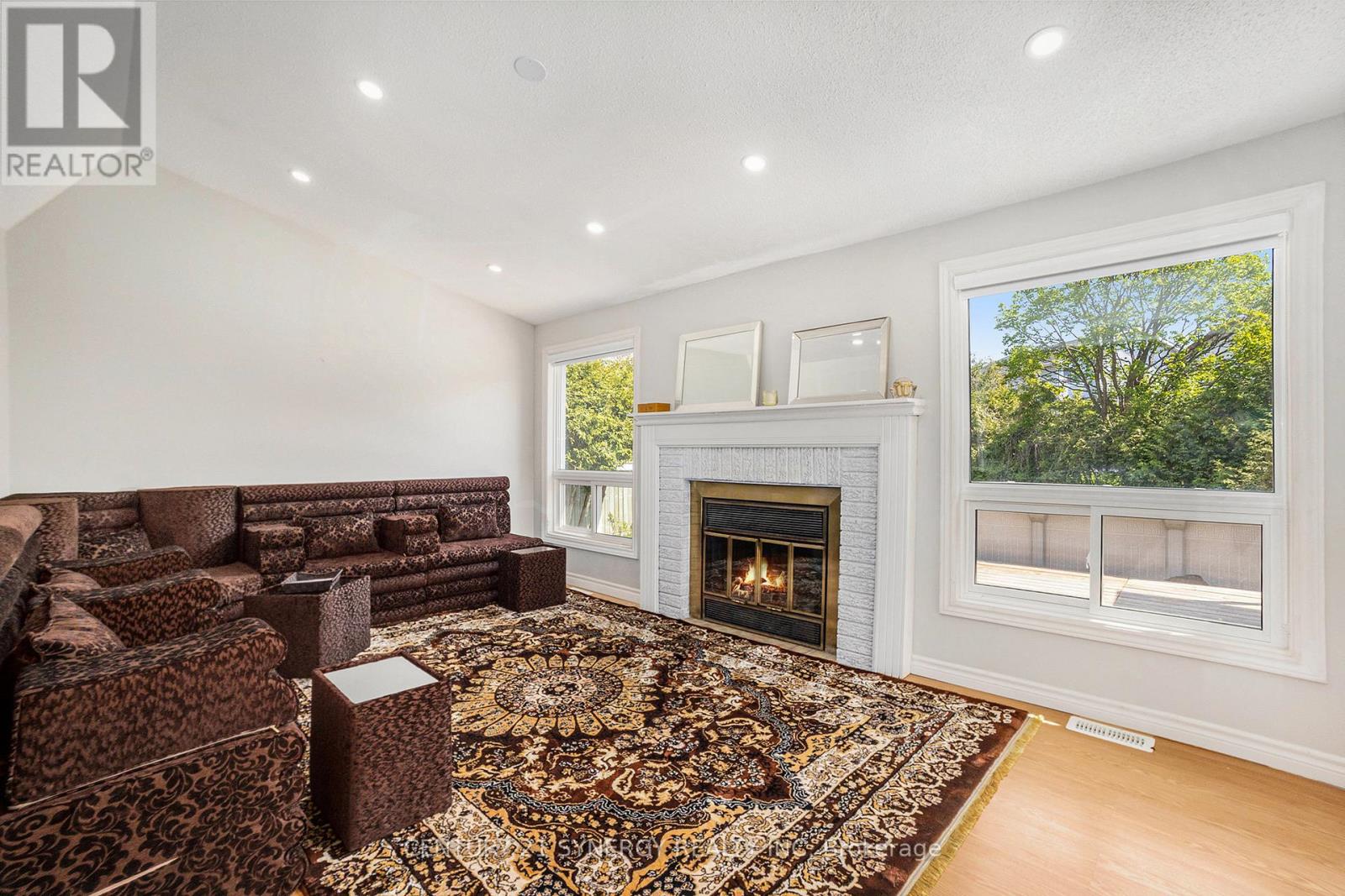 40 Keys Way, Ottawa, Ontario  K1G 4M5 - Photo 3 - X12149185