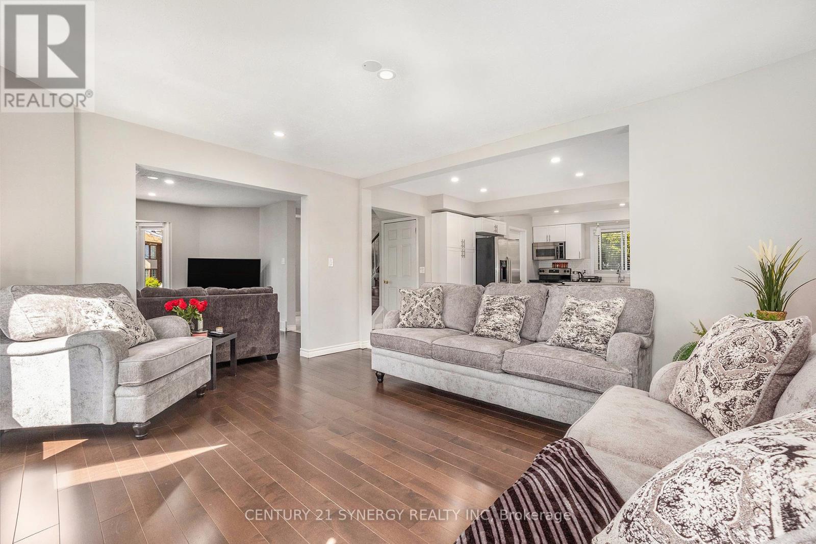 40 Keys Way, Ottawa, Ontario  K1G 4M5 - Photo 6 - X12149185