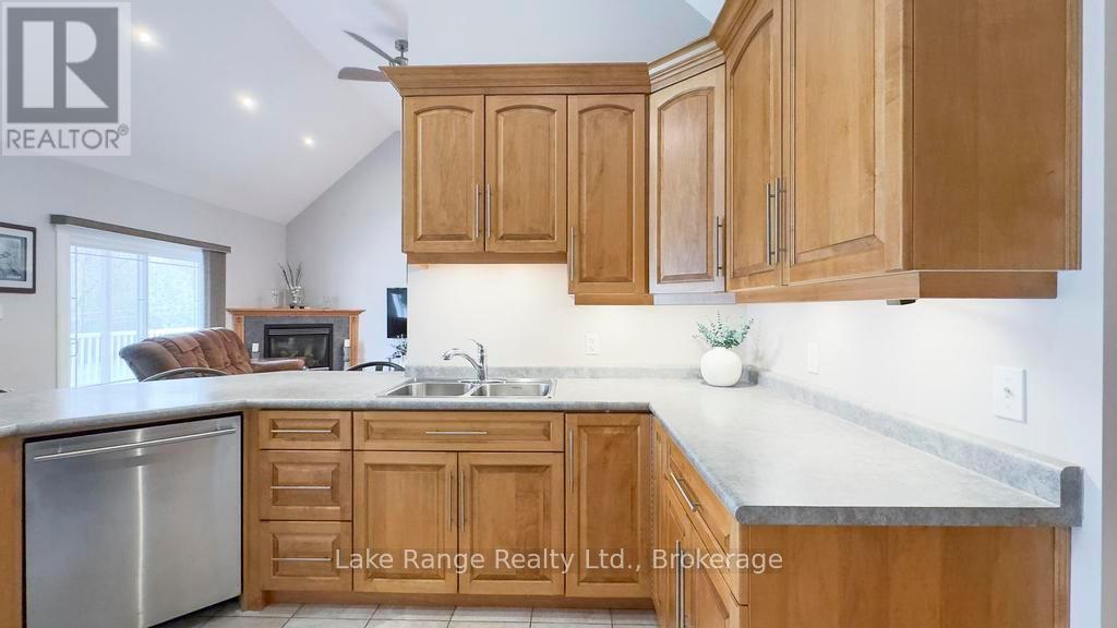 540 Attawandaron Road, Huron-Kinloss, Ontario  N2Z 2X3 - Photo 12 - X12116708