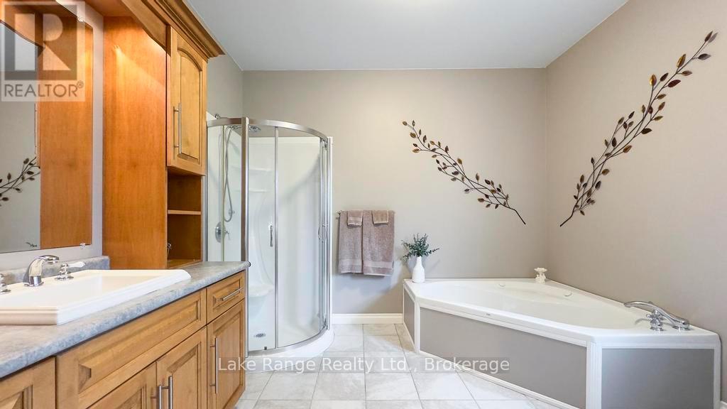 540 Attawandaron Road, Huron-Kinloss, Ontario  N2Z 2X3 - Photo 17 - X12116708