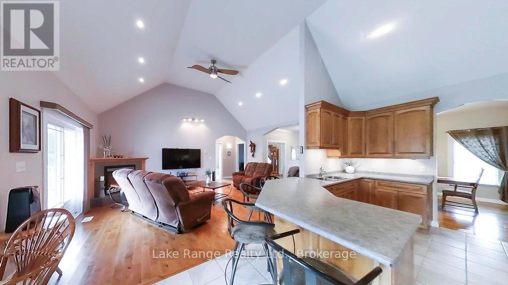 540 Attawandaron Road, Huron-Kinloss, Ontario  N2Z 2X3 - Photo 7 - X12116708