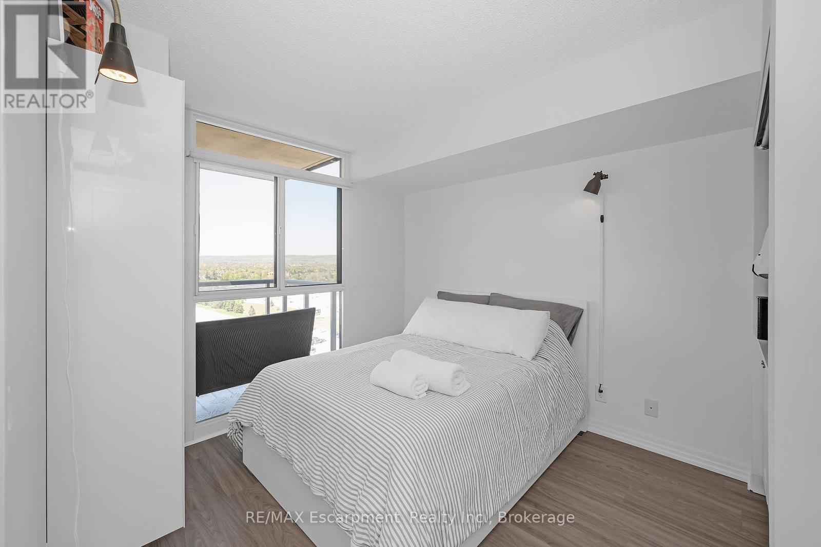 1606 - 1940 Ironstone Drive, Burlington, Ontario  L7L 0E4 - Photo 17 - W12149169