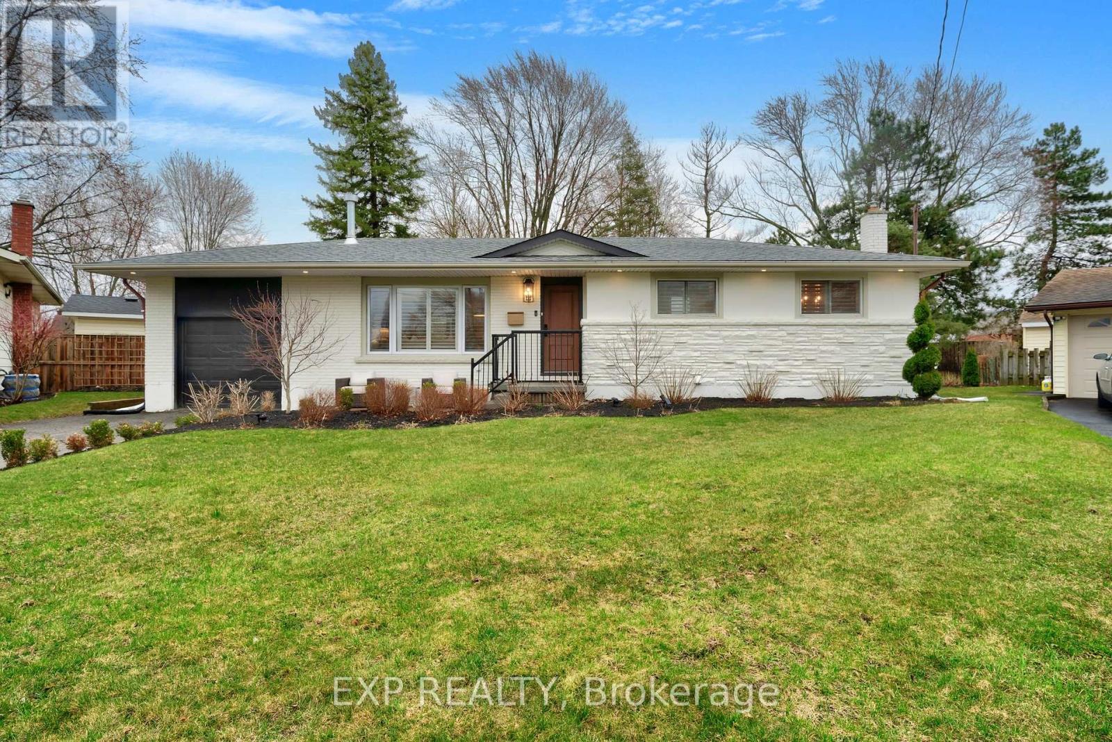 Property at 4652 QUEENSWAY GARDENS image 1
