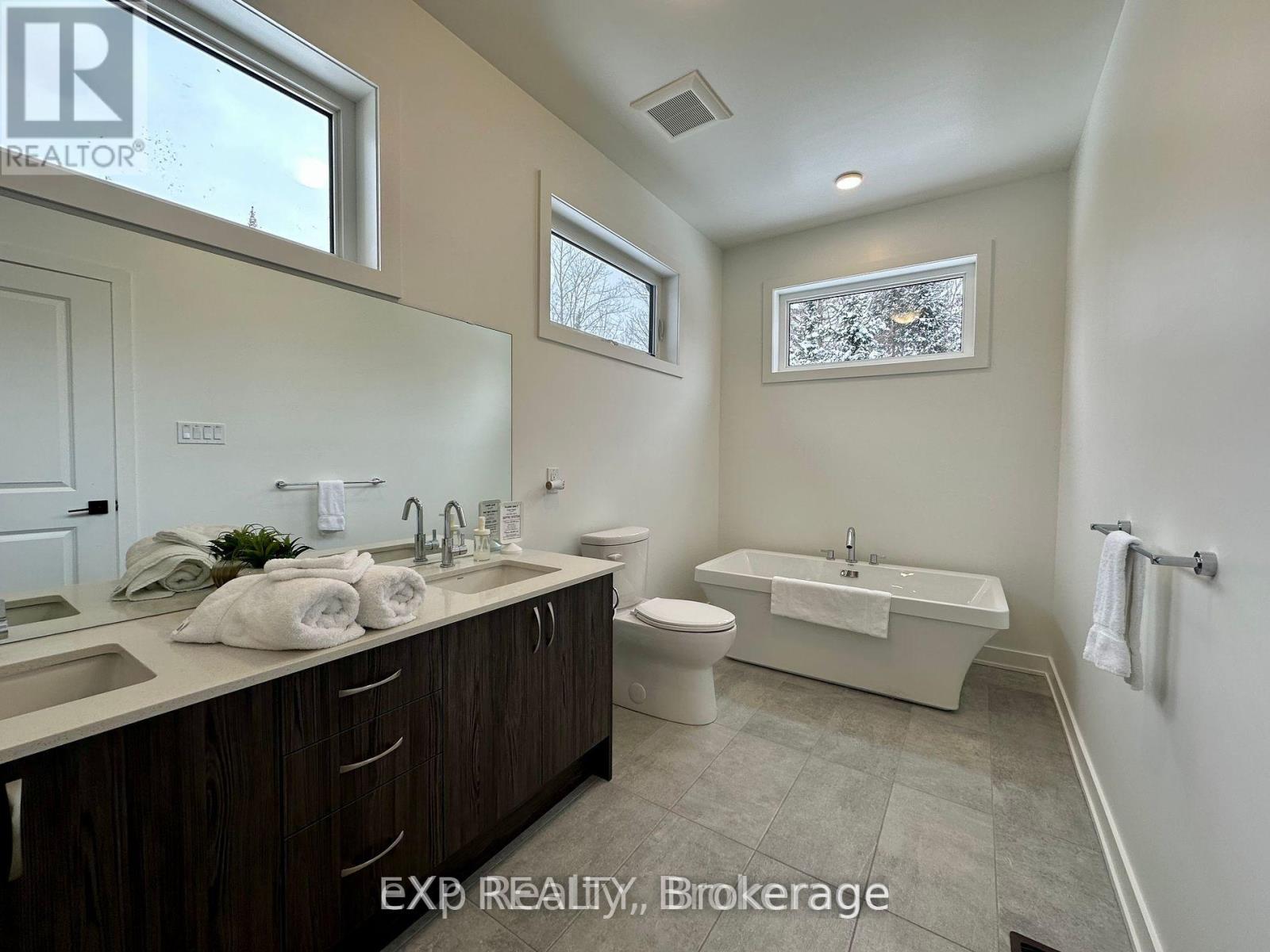 1017 Ridgeline Drive, Lake Of Bays, Ontario  P1J 2J6 - Photo 19 - X12148797