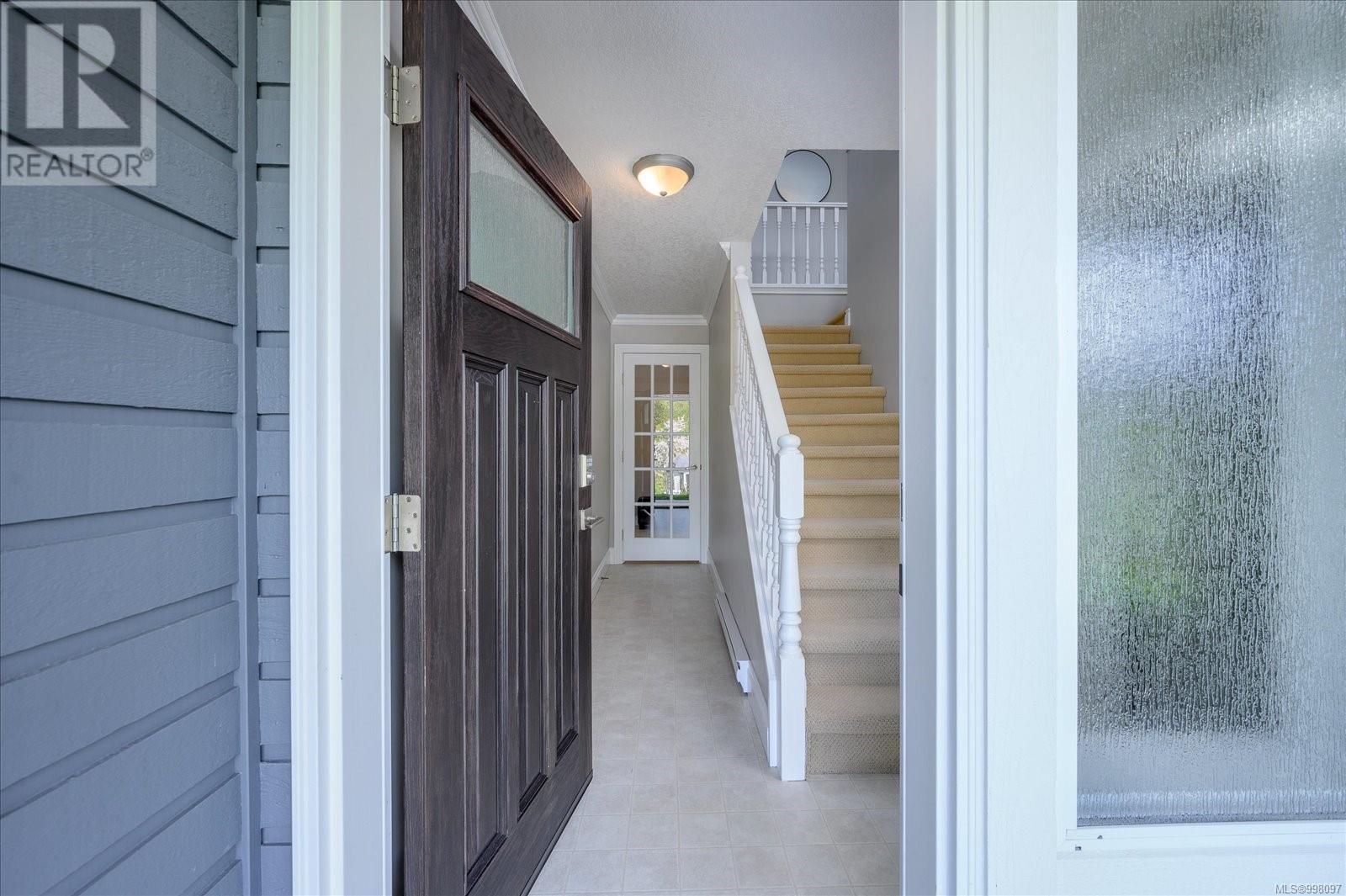 Property at 52 Porter Rd image 4