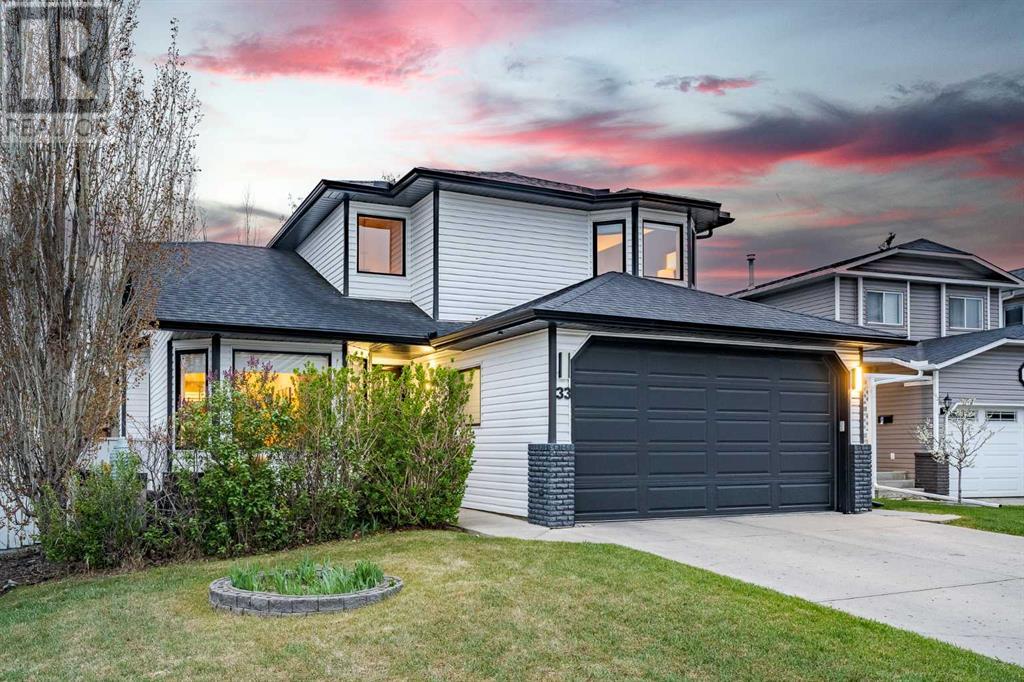 Property at 33 Riverside Crescent SE image 1