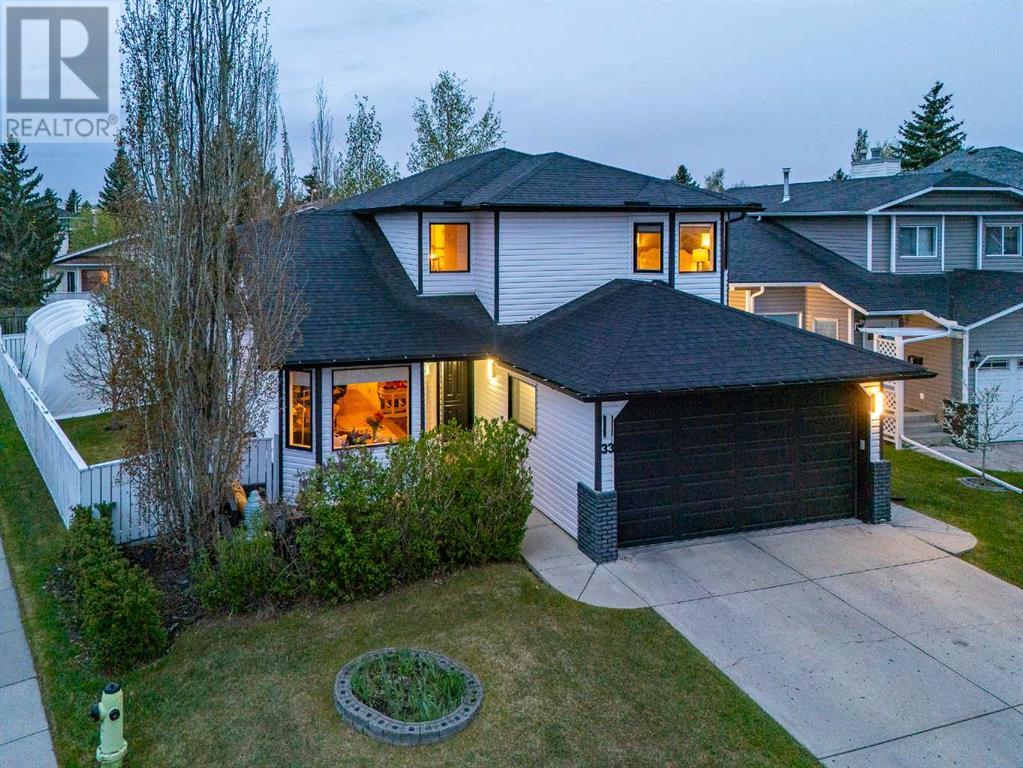 Property at 33 Riverside Crescent SE image 3