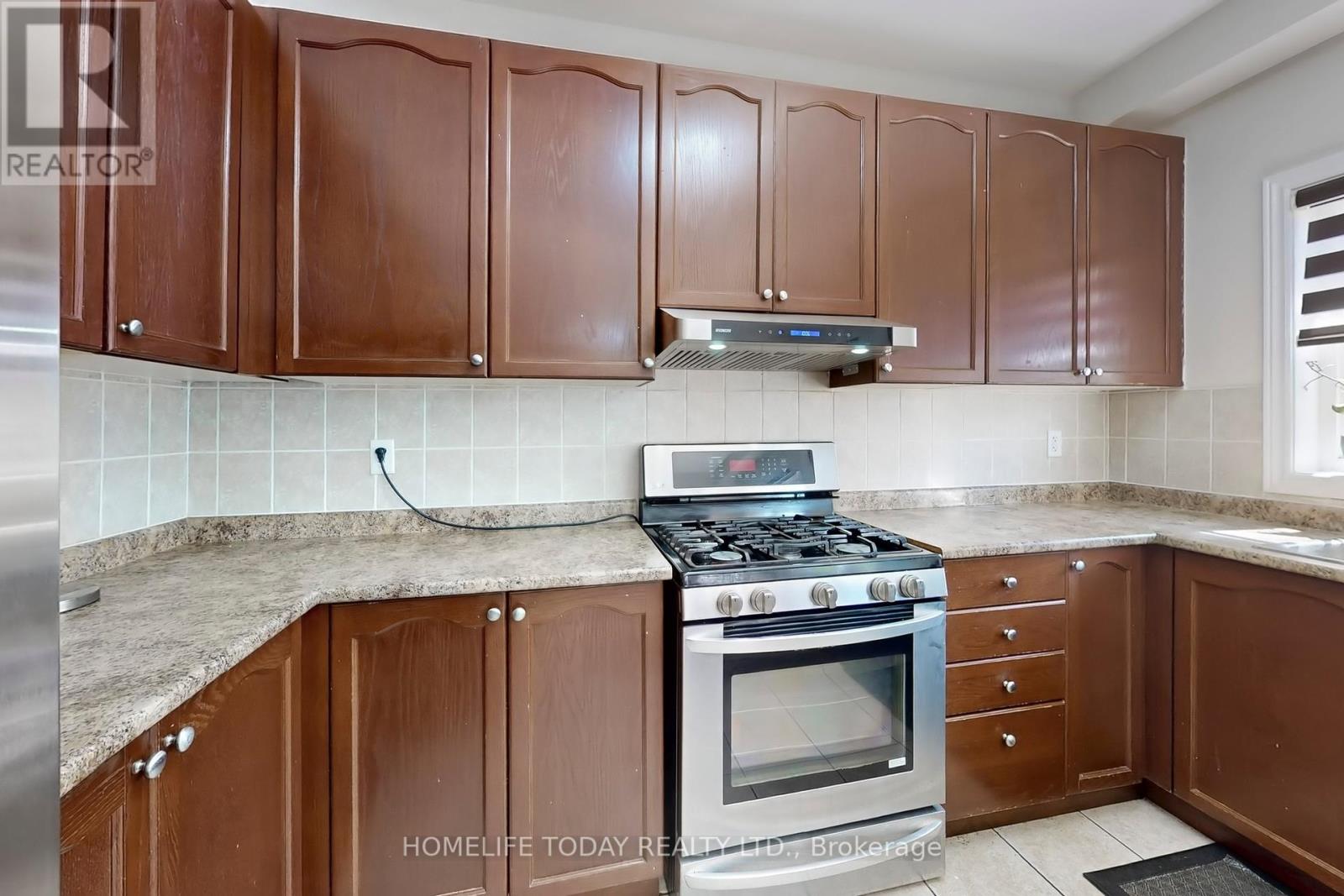 40 Oblate Crescent, Brampton, Ontario  L6Y 0L3 - Photo 17 - W12149130