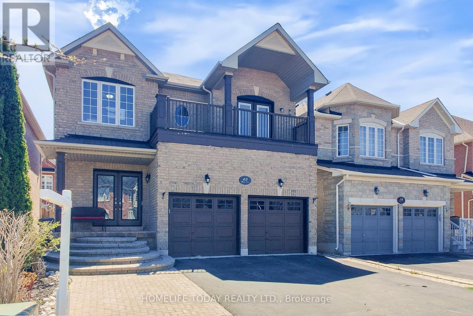 40 Oblate Crescent, Brampton, Ontario  L6Y 0L3 - Photo 2 - W12149130
