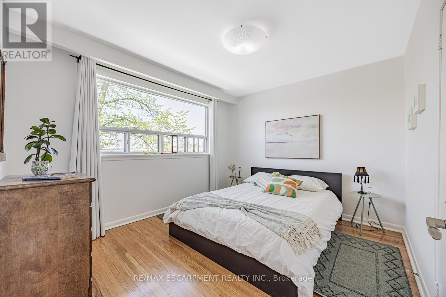 35 Woodenhill Court, Toronto, Ontario  M6M 1K6 - Photo 18 - W12149181