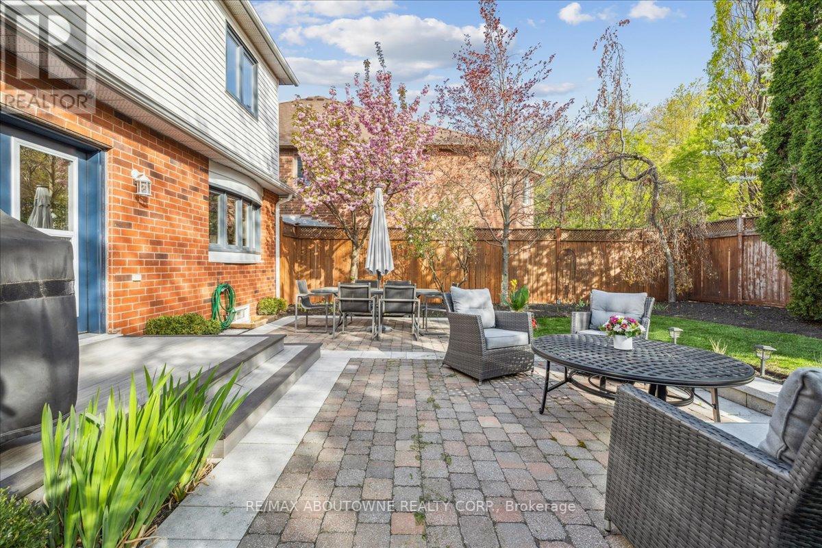 1426 Creekwood Trail S, Oakville, Ontario  L6H 6E6 - Photo 42 - W12080598