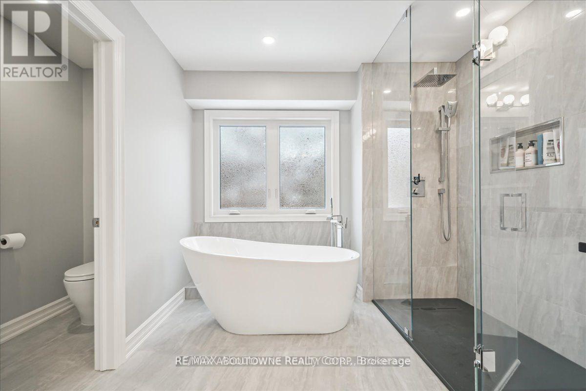 1426 Creekwood Trail S, Oakville, Ontario  L6H 6E6 - Photo 27 - W12080598