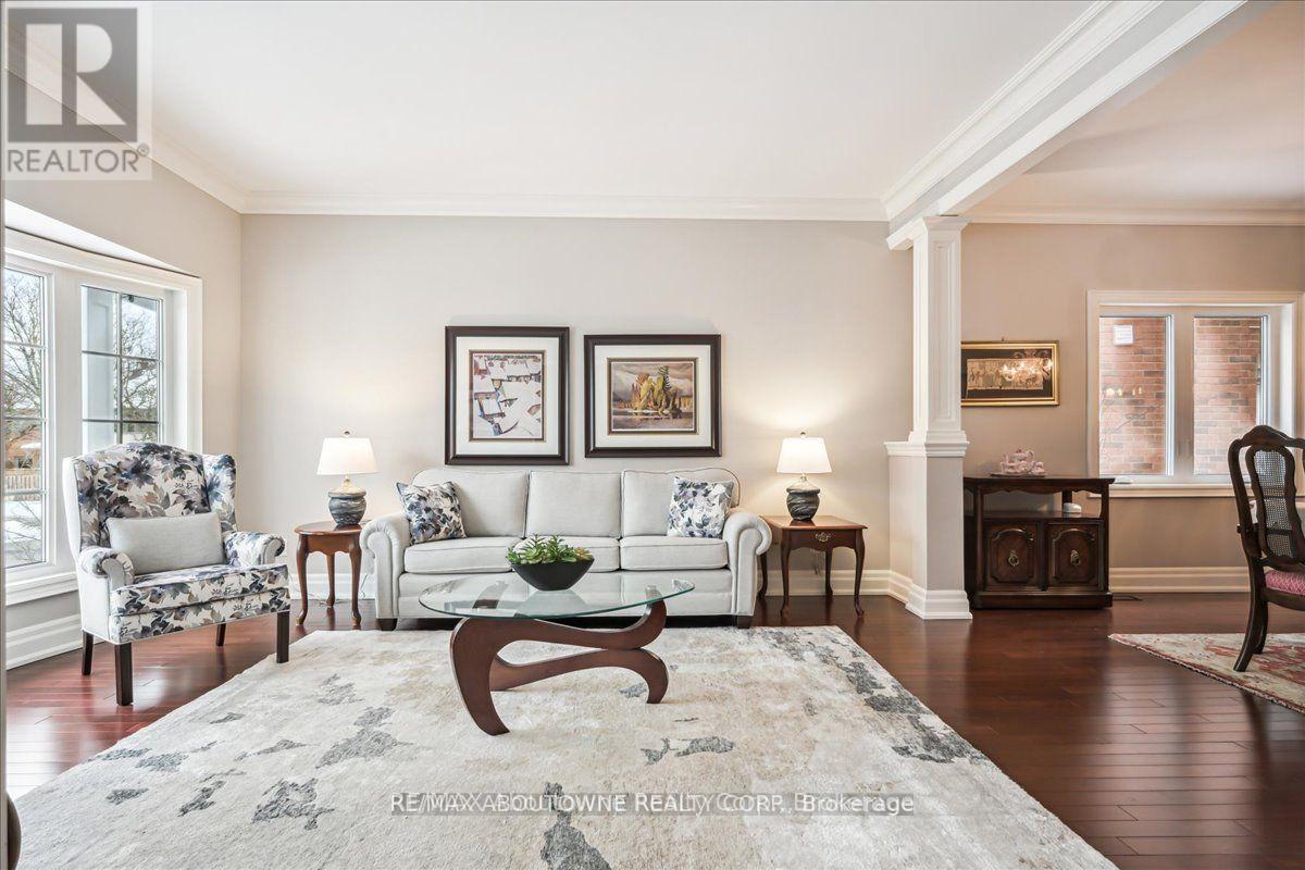 1426 Creekwood Trail S, Oakville, Ontario  L6H 6E6 - Photo 7 - W12080598