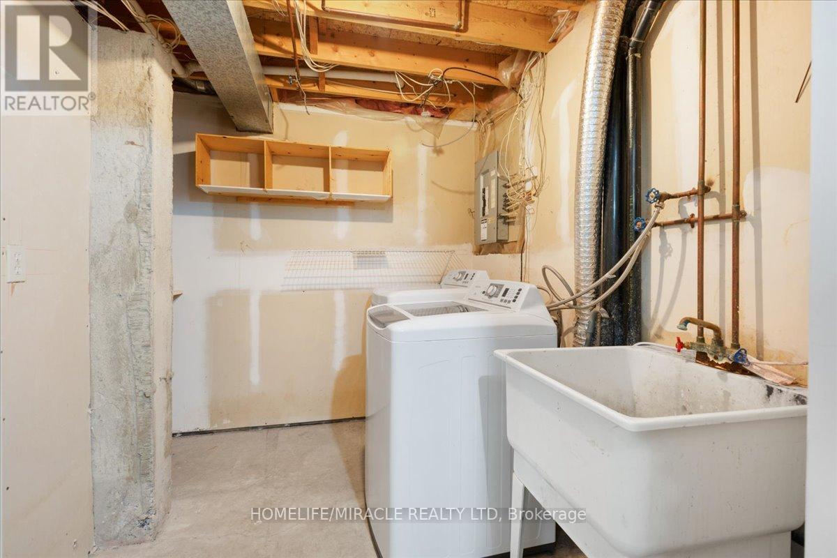 102 Northmanor Crescent, Kitchener, Ontario  N2N 3C3 - Photo 33 - X12149133