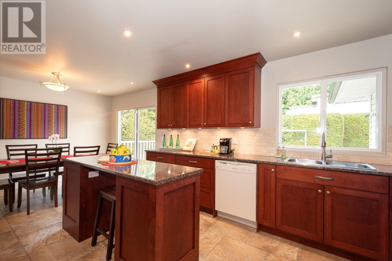 521 Chapman Avenue, Coquitlam, British Columbia  V3J 4A1 - Photo 14 - R3003098