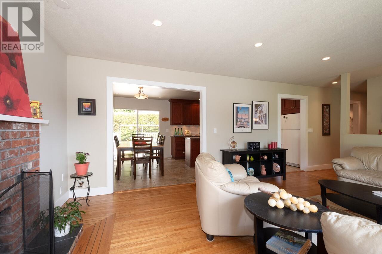 521 Chapman Avenue, Coquitlam, British Columbia  V3J 4A1 - Photo 9 - R3003098
