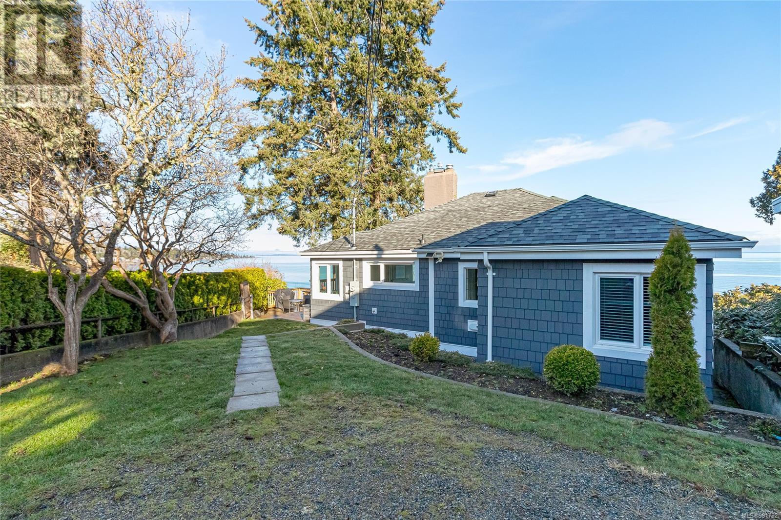 Property at 484 Bay St image 5