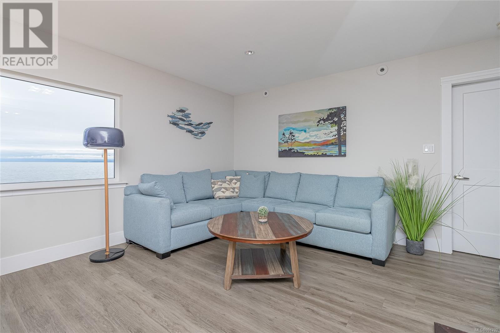 484 Bay St, Qualicum Beach, British Columbia  V9K 1J9 - Photo 8 - 991792