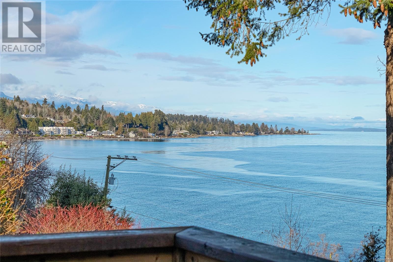 484 Bay St, Qualicum Beach, British Columbia  V9K 1J9 - Photo 1 - 991792