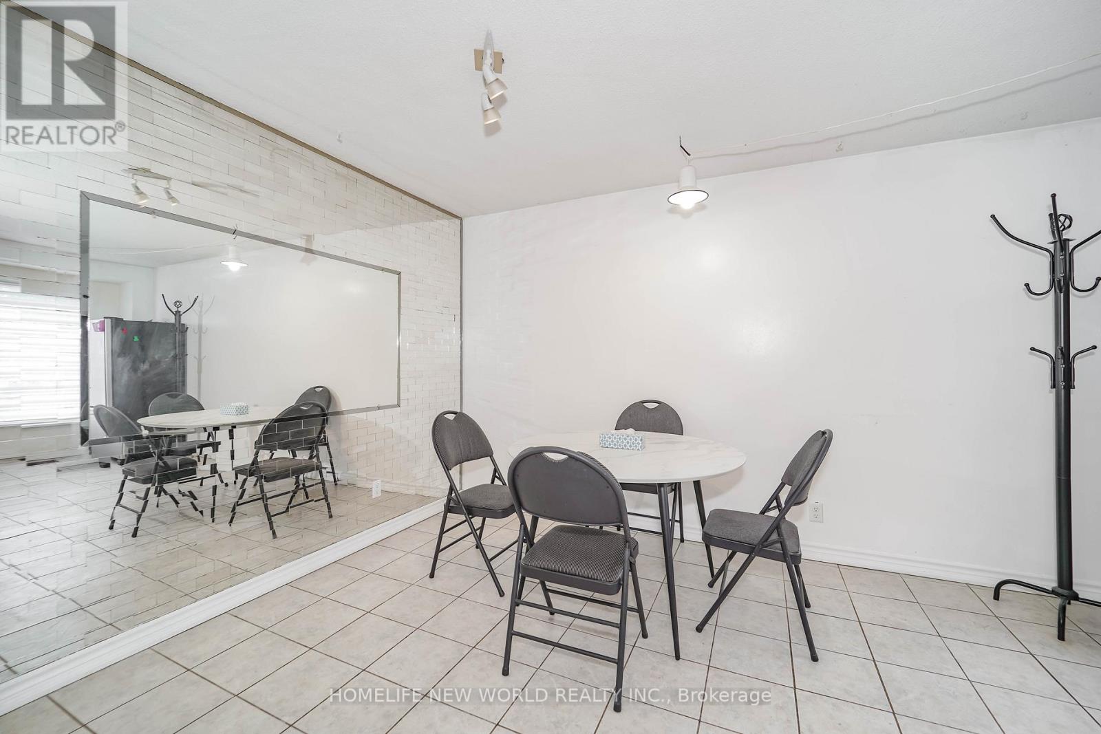 118 - 126 Dusay Place, Toronto (L'amoreaux), Ontario  M1W 2N2 - Photo 3 - E12138985