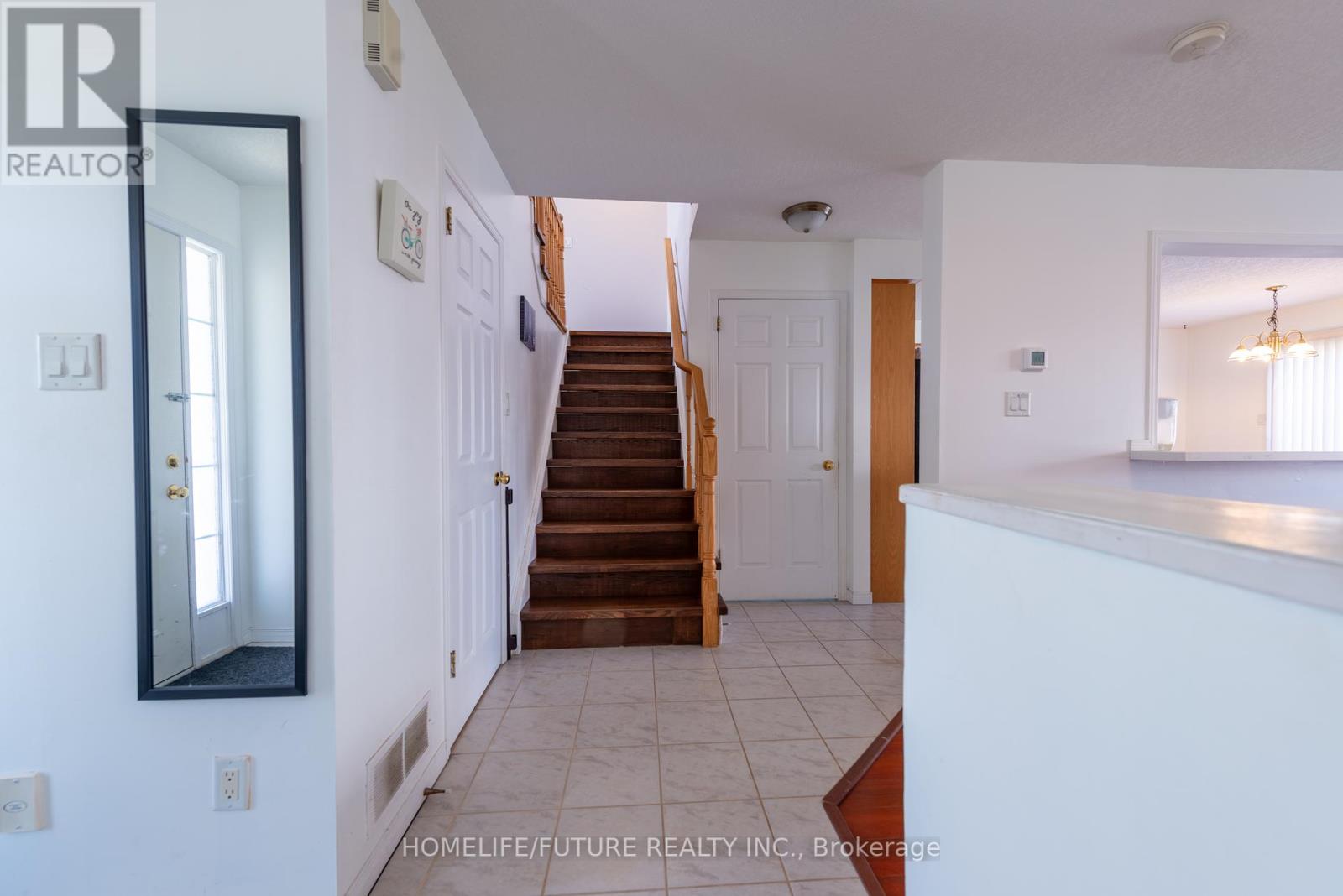 264 Holbeach Court, Waterloo, Ontario  N2J 4Y7 - Photo 11 - X12129056
