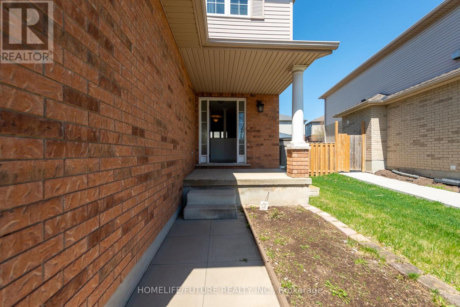 264 Holbeach Court, Waterloo, Ontario  N2J 4Y7 - Photo 7 - X12129056