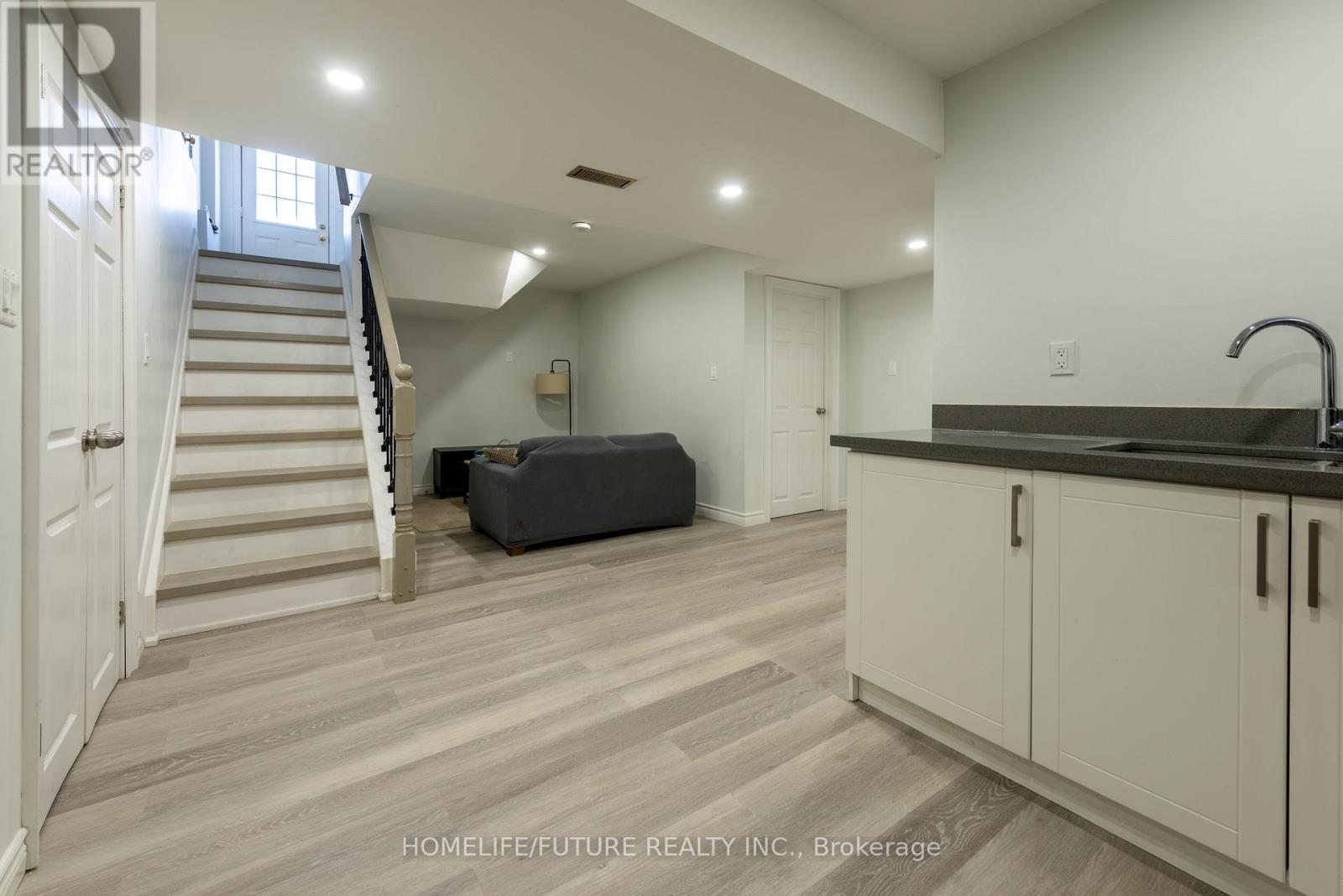 264 Holbeach Court, Waterloo, Ontario  N2J 4Y7 - Photo 39 - X12129056