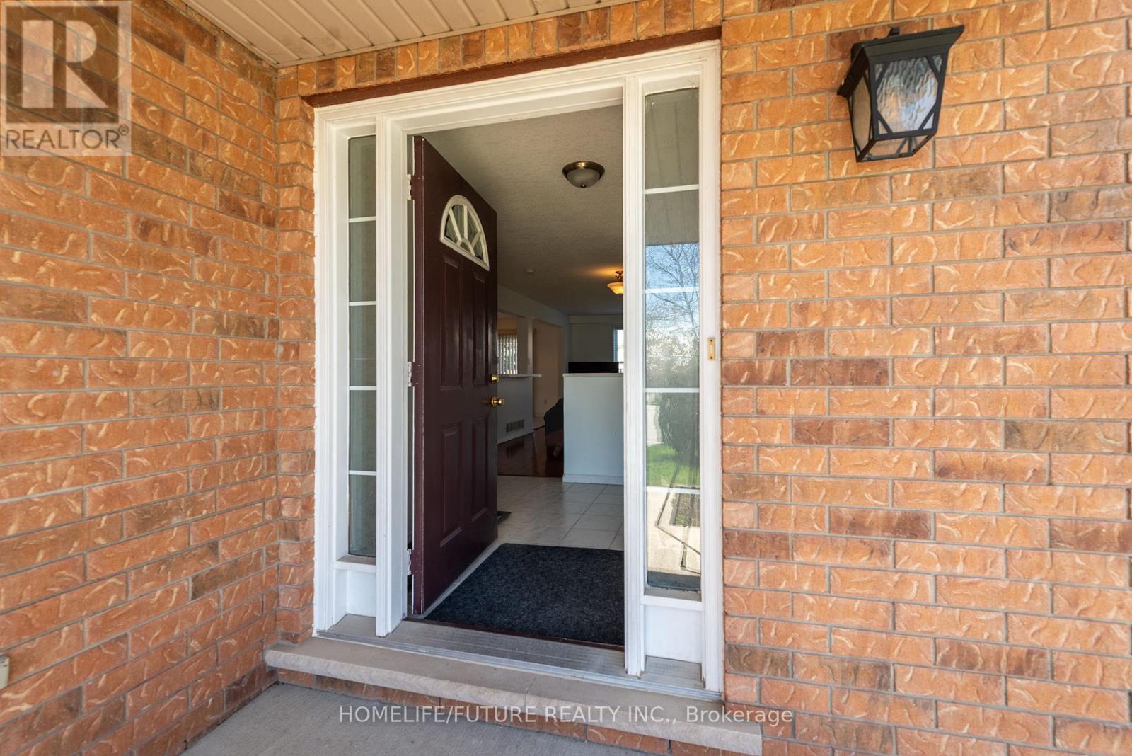 264 Holbeach Court, Waterloo, Ontario  N2J 4Y7 - Photo 9 - X12129056
