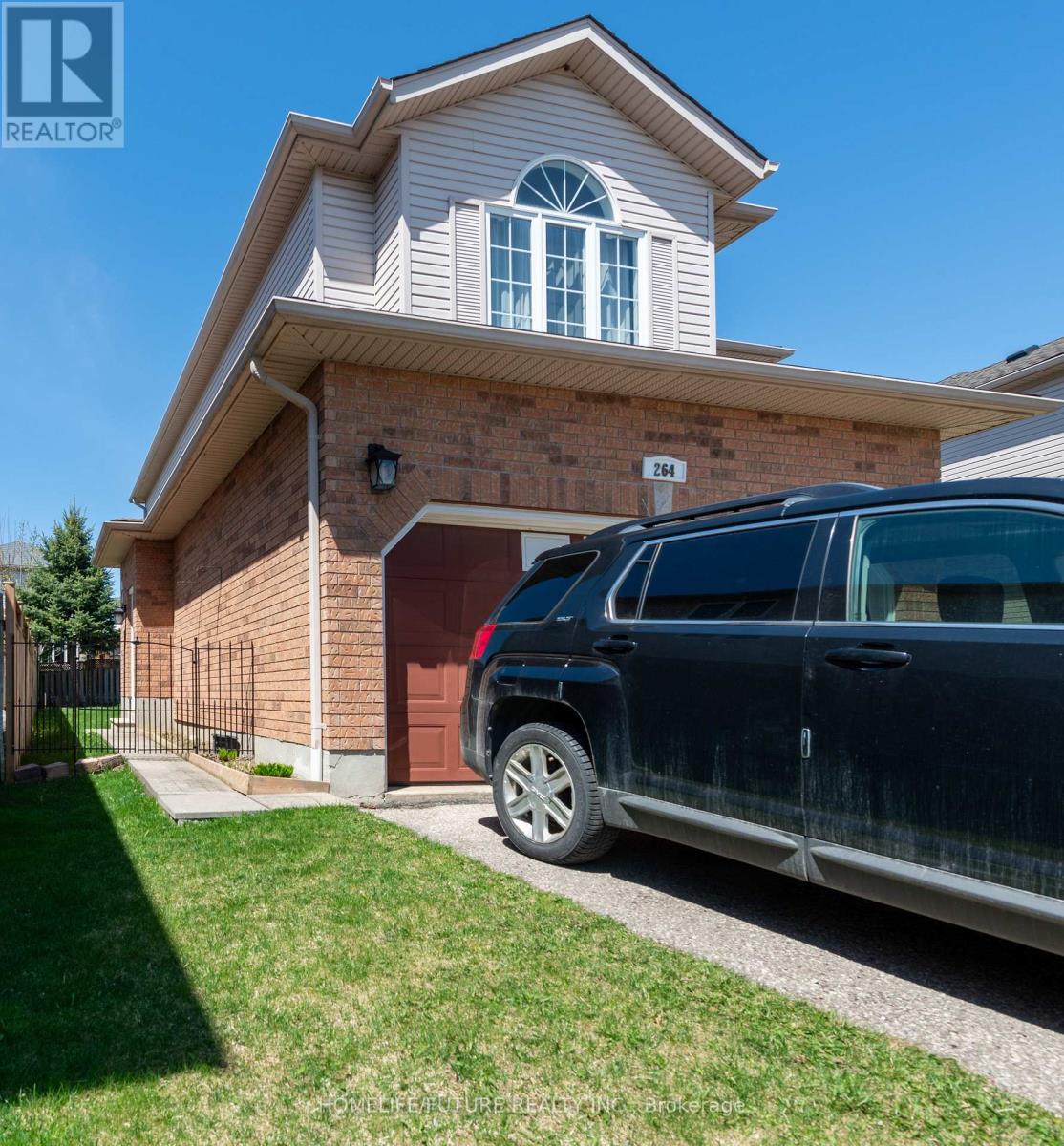 264 Holbeach Court, Waterloo, Ontario  N2J 4Y7 - Photo 4 - X12129056
