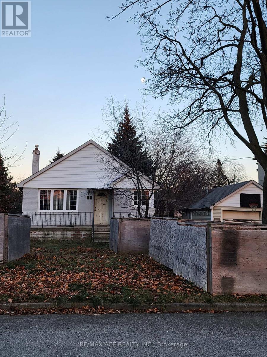 57 EASTVILLE AVENUE, Toronto, Ontario