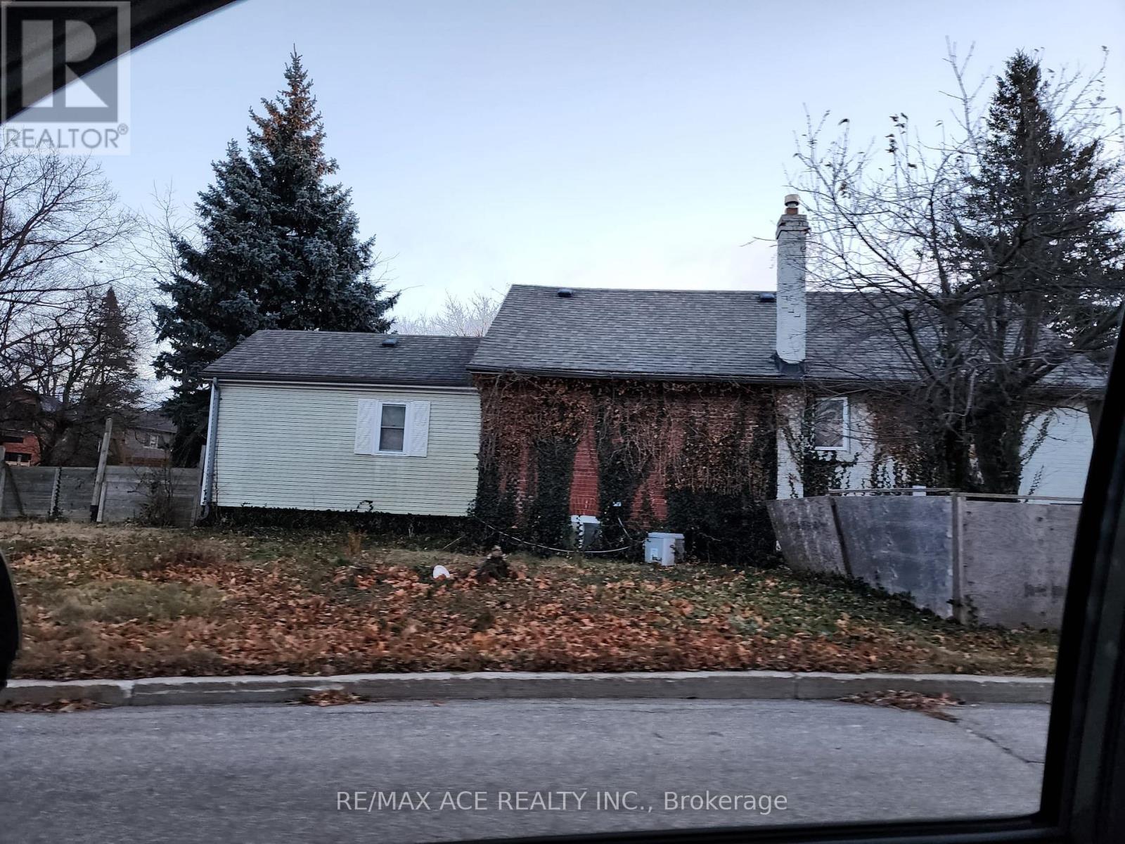 57 Eastville Avenue, Toronto, Ontario  M1M 2N6 - Photo 3 - E12149202