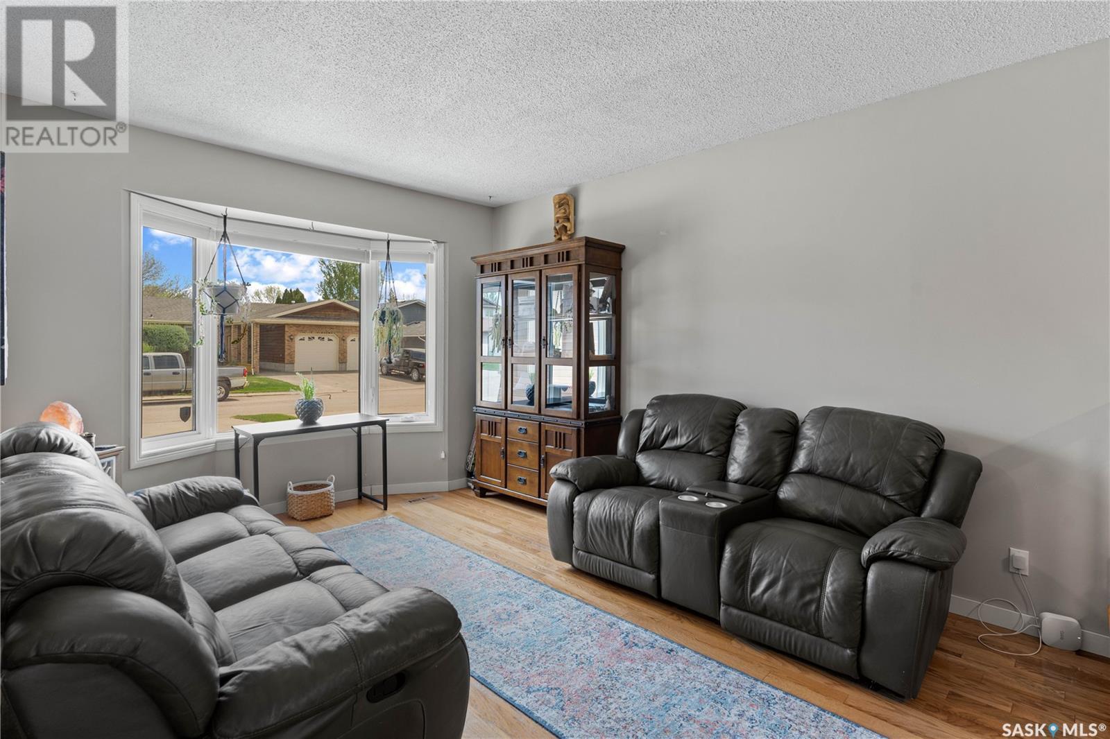 Property at 1550 McDermid BAY N image 4