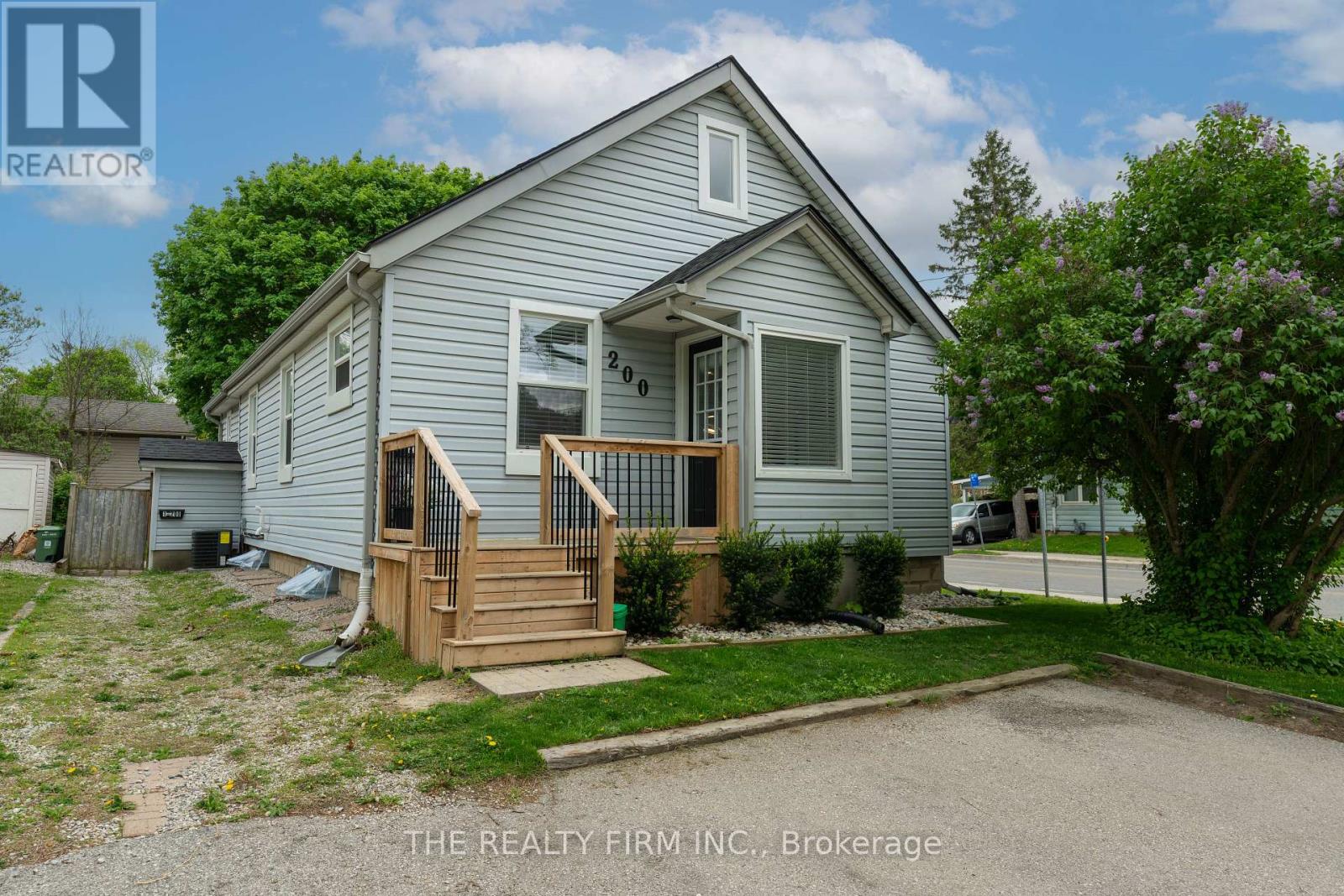 200 Edinburgh Street, London North (North N), Ontario  N6H 1L7 - Photo 2 - X12149256