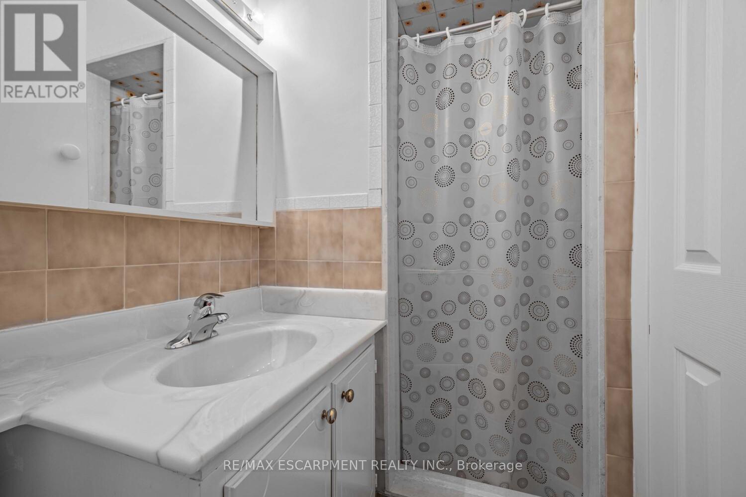 1227 Alexandra Avenue, Mississauga, Ontario  L5E 2A4 - Photo 27 - W12130837