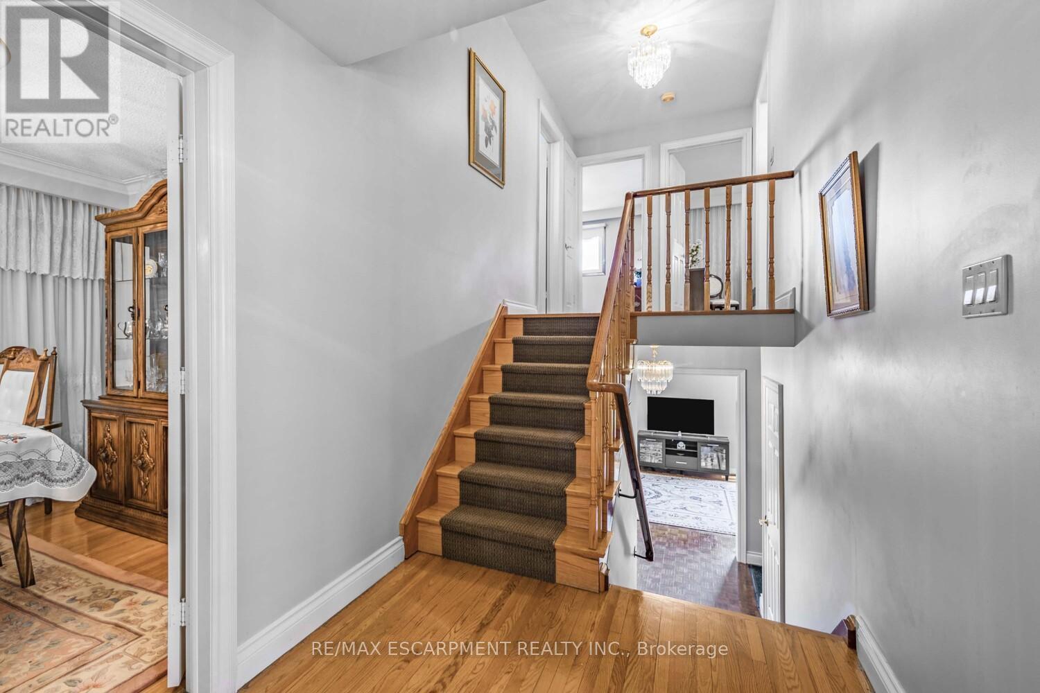 1227 Alexandra Avenue, Mississauga, Ontario  L5E 2A4 - Photo 30 - W12130837