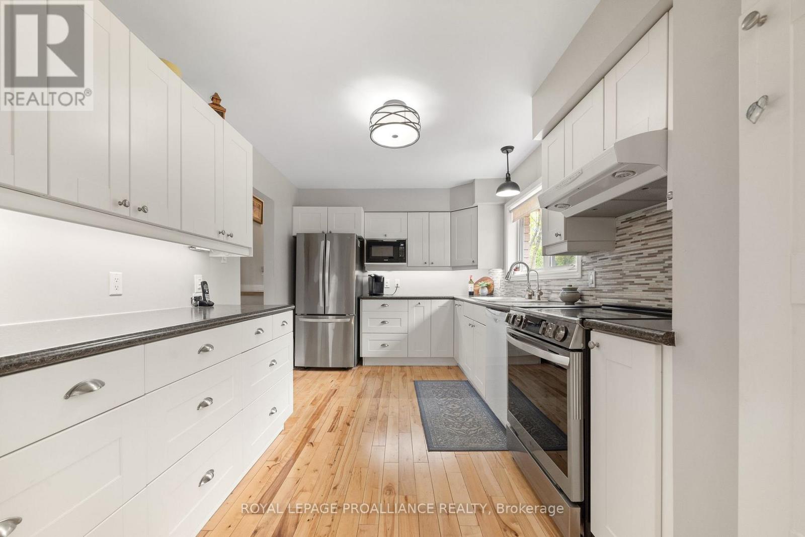 Property at 188 PRINCE EDWARD STREET image 4