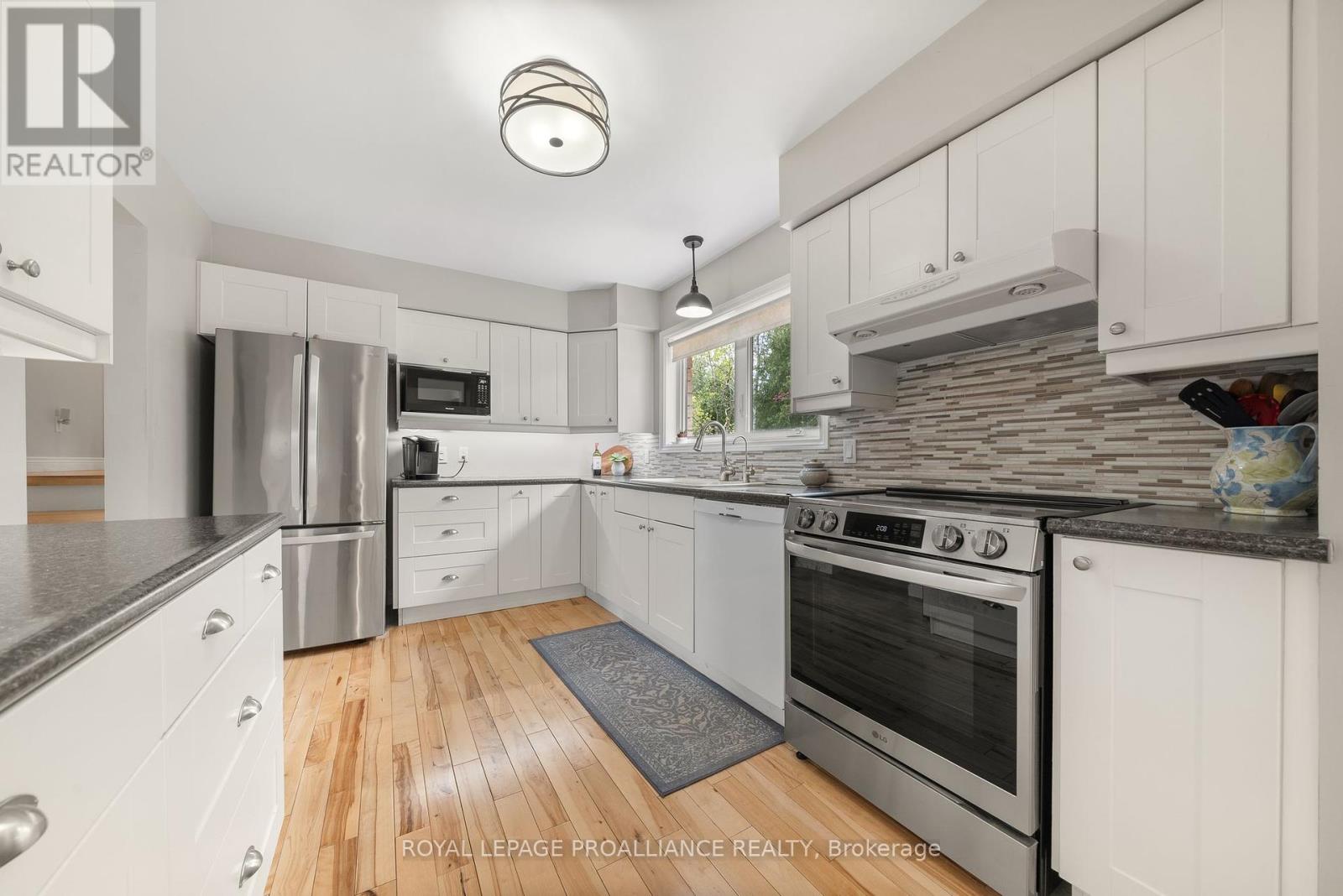 Property at 188 PRINCE EDWARD STREET image 5