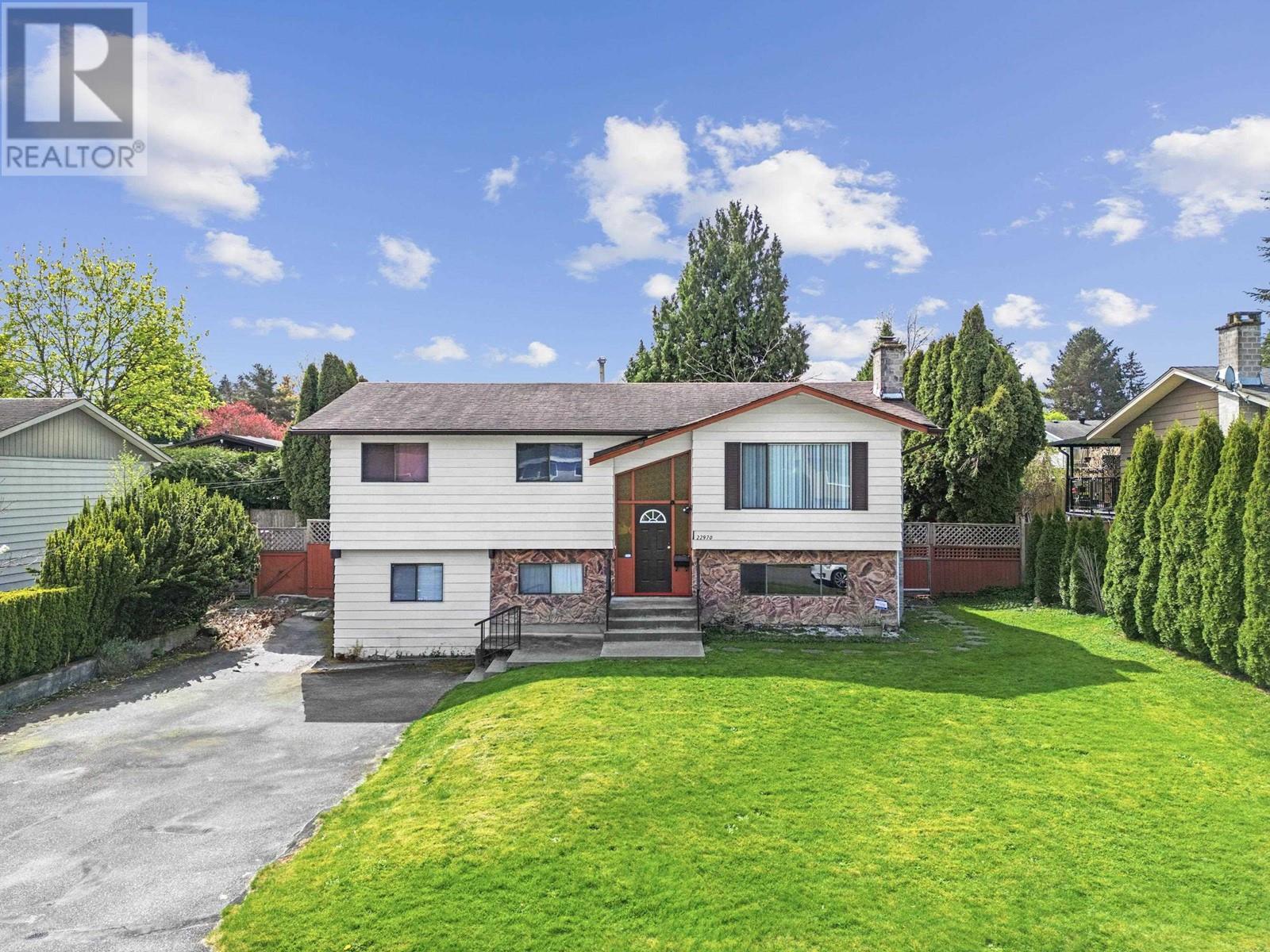 Property at 22970 STOREY AVENUE image 2