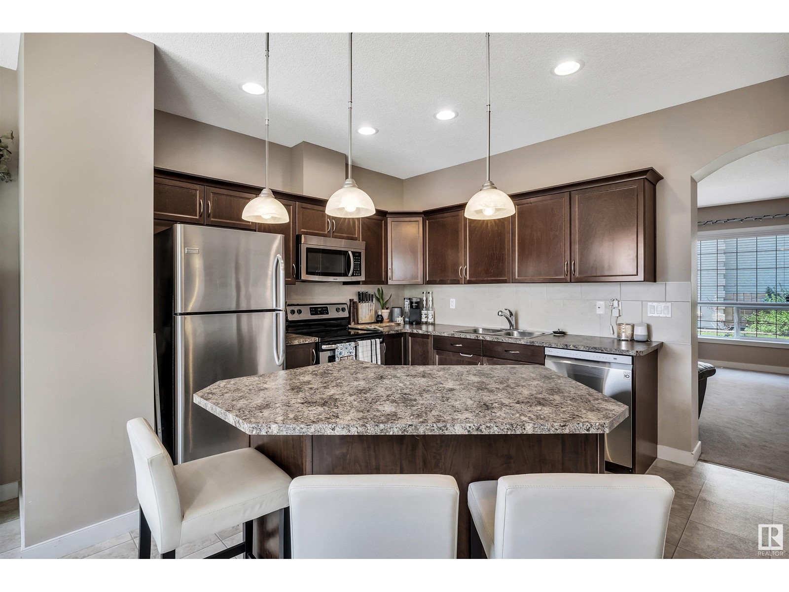 Property at #5 13825 155 AV NW image 1