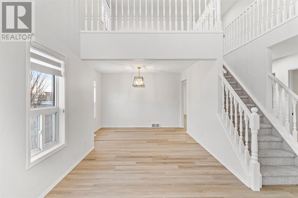 Property at 9 Saddlemead Road NE image 4